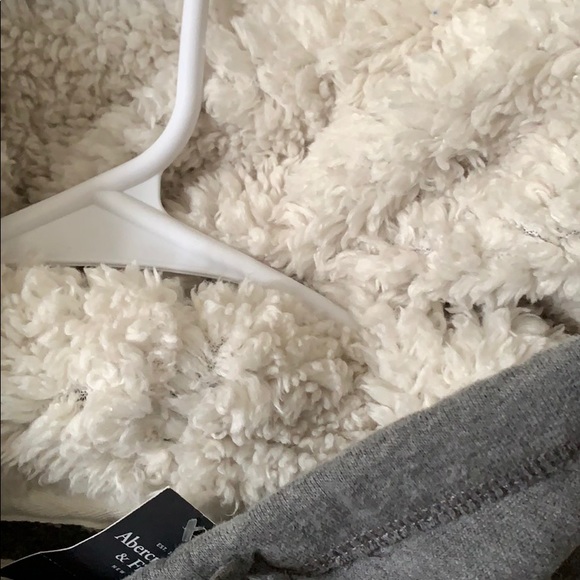 NWT Abercrombie & Fitch Hoodie - Picture 4 of 5